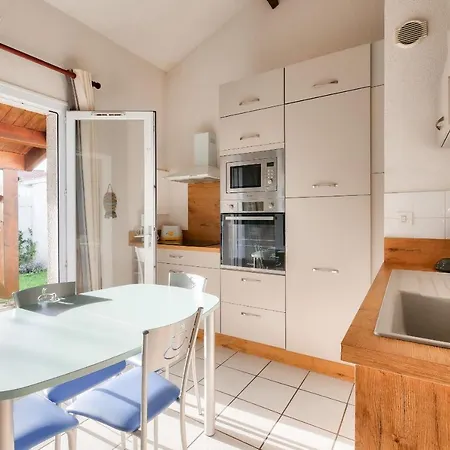 펜션 Avec Piscine- Maison Pour 4 *